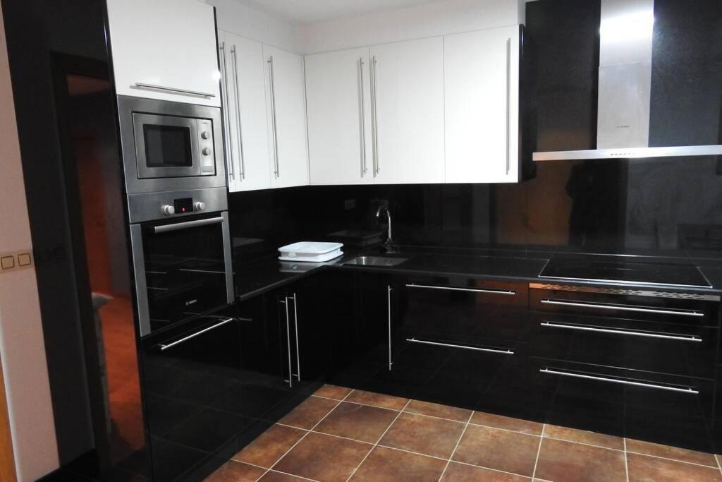 Apartamento De 4 Dormitorios En Camarinas Exterior photo