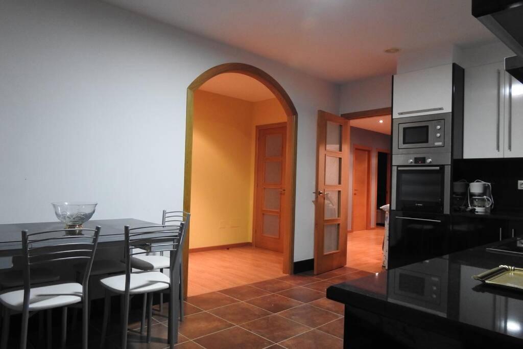 Apartamento De 4 Dormitorios En Camarinas Exterior photo